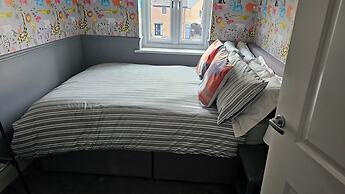 House Sleeps 8 With Wifi