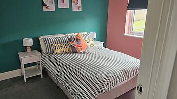 House Sleeps 8 With Wifi