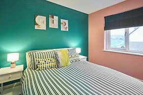 House Sleeps 8 With Wifi