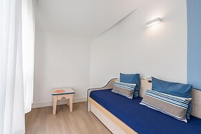 Scenic 6-person Duplex Retreat