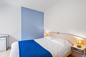 Scenic 6-person Duplex Retreat
