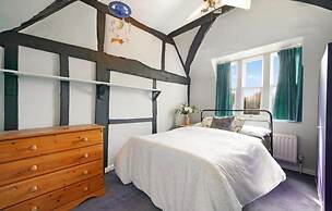 Grade 2 Listed 20 Mins to Baker Street Sleeps 17