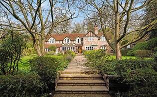 Grade 2 Listed 20 Mins to Baker Street Sleeps 17