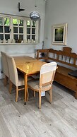 Grade 2 Listed 20 Mins to Baker Street Sleeps 17