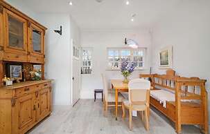 Grade 2 Listed 20 Mins to Baker Street Sleeps 17