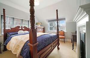 Grade 2 Listed 20 Mins to Baker Street Sleeps 17
