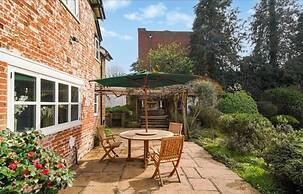 Grade 2 Listed 20 Mins to Baker Street Sleeps 17