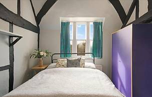 Grade 2 Listed 20 Mins to Baker Street Sleeps 17