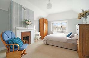 Grade 2 Listed 20 Mins to Baker Street Sleeps 17