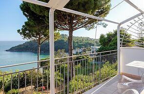 Lilium Gaeta Apartment by Mamo Florence