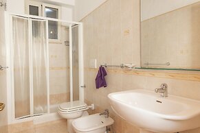 Lilium Gaeta Apartment by Mamo Florence