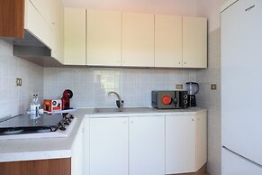 Lilium Ariana Apartment by Mamo Florence