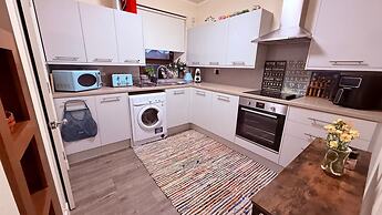 Apartment Sleeps 2 With Parking