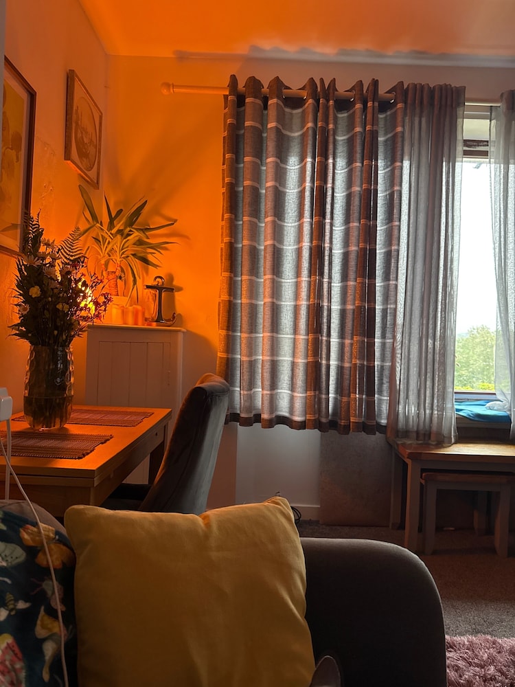 Apartment Sleeps 2 With Parking