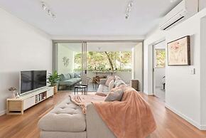 Sublime Simplicity! ~1bed/study/1bath/balcony/1car