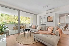 Sublime Simplicity! ~1bed/study/1bath/balcony/1car