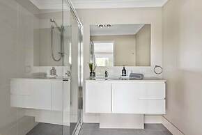 Convenient + Spacious! 3bed/2.5bath/1car~townhouse