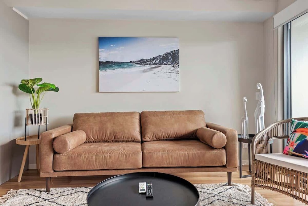 Convenient + Spacious! 3bed/2.5bath/1car~townhouse