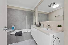 Convenient + Spacious! 3bed/2.5bath/1car~townhouse