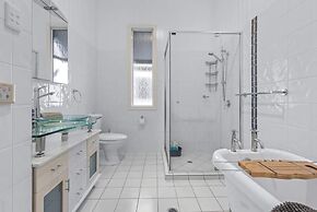 Comfy Character Qldr ~ 3bed House W/parking