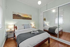 Comfy Character Qldr ~ 3bed House W/parking