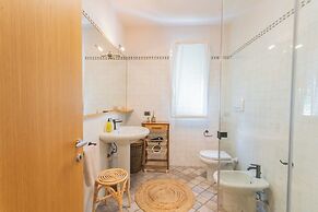 Villa Olivo With Garden & Pool