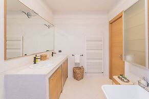 Villa Olivo With Garden & Pool