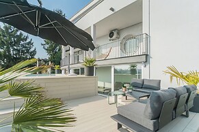 Villa Olivo With Garden & Pool