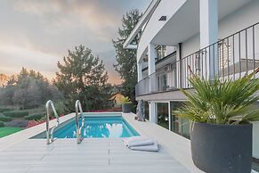 Villa Olivo With Garden & Pool