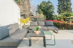 Villa Olivo With Garden & Pool
