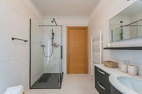 Villa Olivo With Garden & Pool