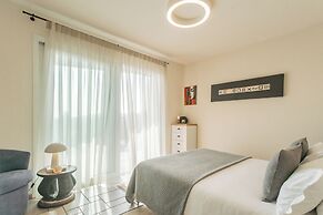 Villa Olivo With Garden & Pool