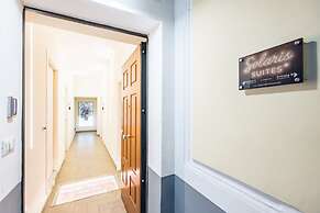 Solaris Suites by Napoliapartments