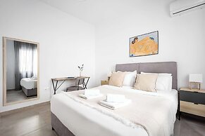 Bright Cozy 2BR l Balcony & Work Corner