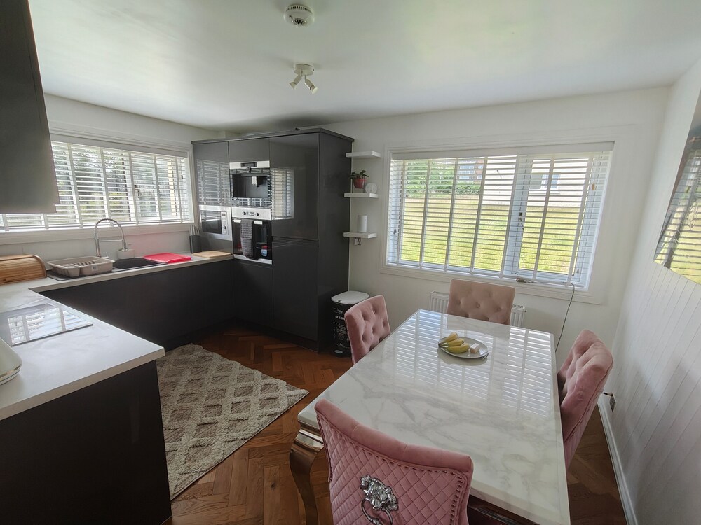 Apartment Sleeps 6 With Wifi