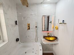 Apartment Sleeps 6 With Wifi