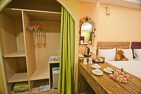 Moroccan Holiday Suite