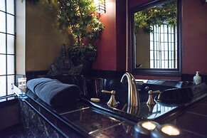 Mariaggi's Theme Suite Hotel & Spa