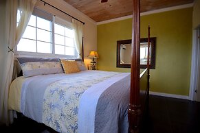 Rollezz Villas Beach Resort