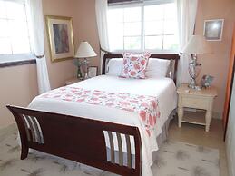 Rollezz Villas Beach Resort