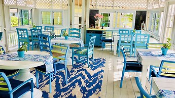 Rollezz Villas Beach Resort