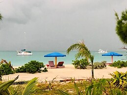 Rollezz Villas Beach Resort