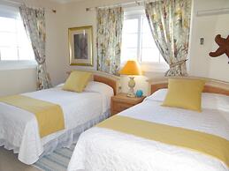 Rollezz Villas Beach Resort