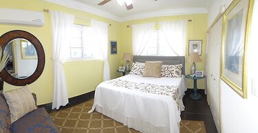 Rollezz Villas Beach Resort