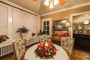 Knob Hill Bed & Breakfast