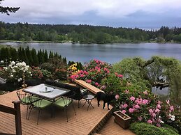 Cottage Lake Bed and Breakfast