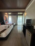 The Sea At Lanta Hotel