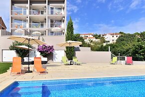 BRETIA apartments & more