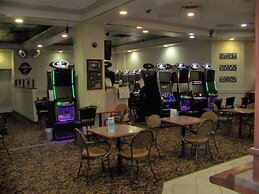 Continental Inn & Suites