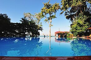 Birds and Bees Resort